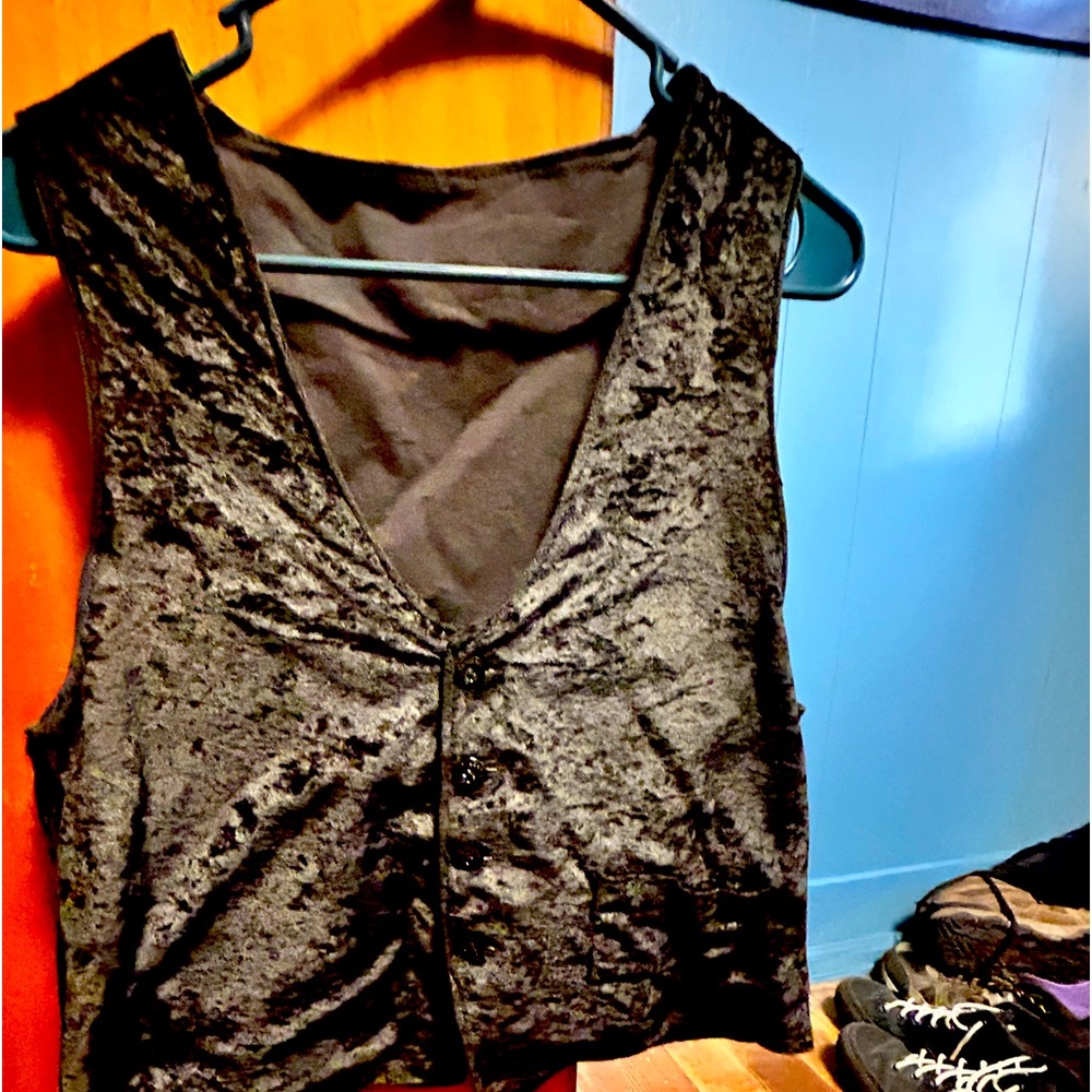 Black vest, crushed velvet